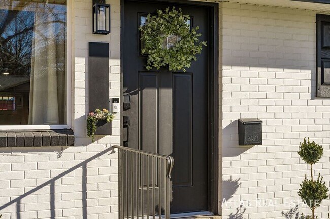 Building Photo - 5210 Quay St