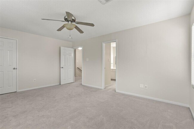 Building Photo - 16928 Scenic Knoll
