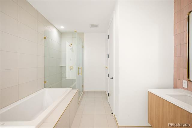 Building Photo - 3520 Chestnut Pl