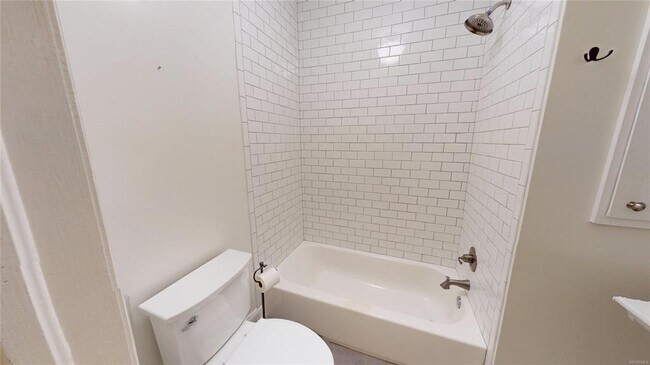 Building Photo - 345 Cloverdale Rd