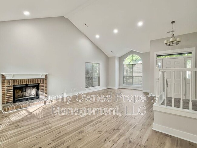 Building Photo - 105 Mallory Dr