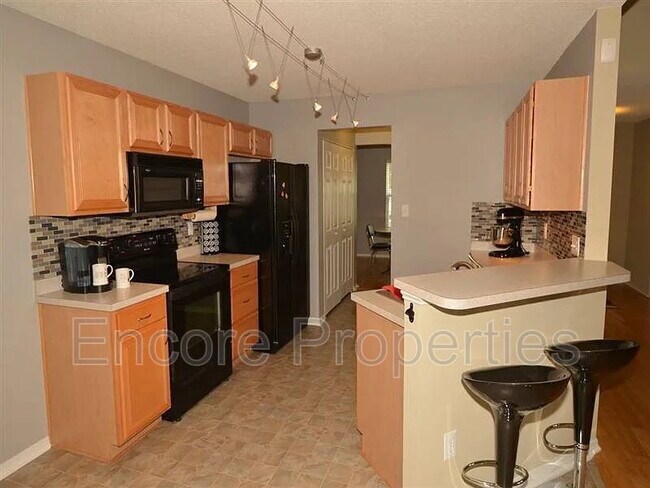 Building Photo - 6225 Saybrooke Dr