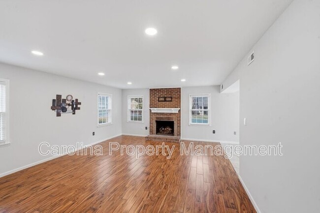 Building Photo - 805 Farm Tree Ln