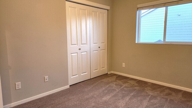 Building Photo - Luxury living in Lacey!