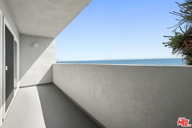 Building Photo - 18004 Coastline Dr