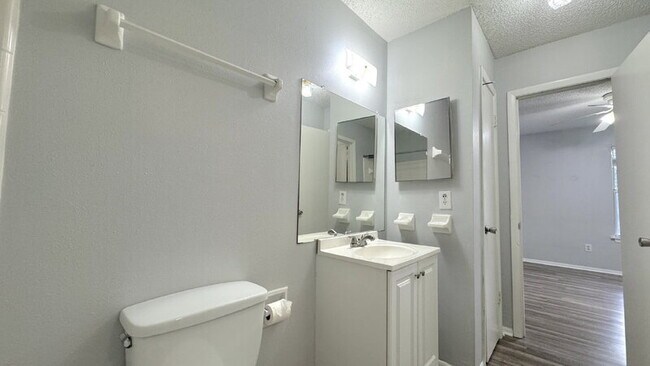 Building Photo - 1600 Big Tree Rd