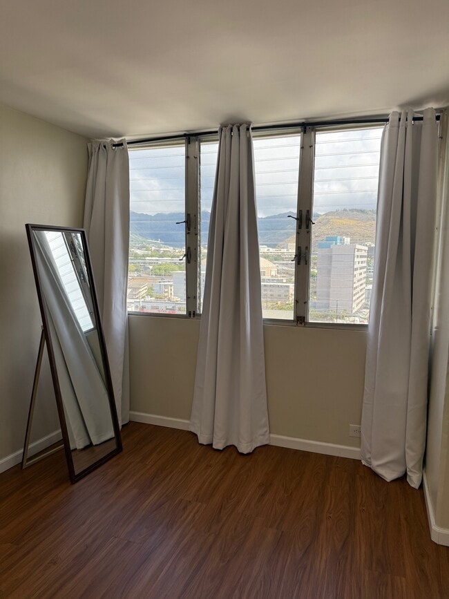 Building Photo - Hono Hale C112