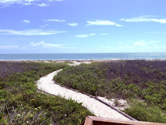 Building Photo - 5151 N Hwy A1A