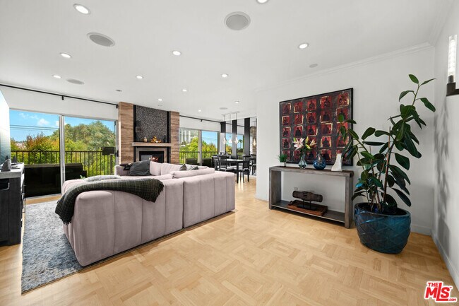 Building Photo - 949 Kings Rd