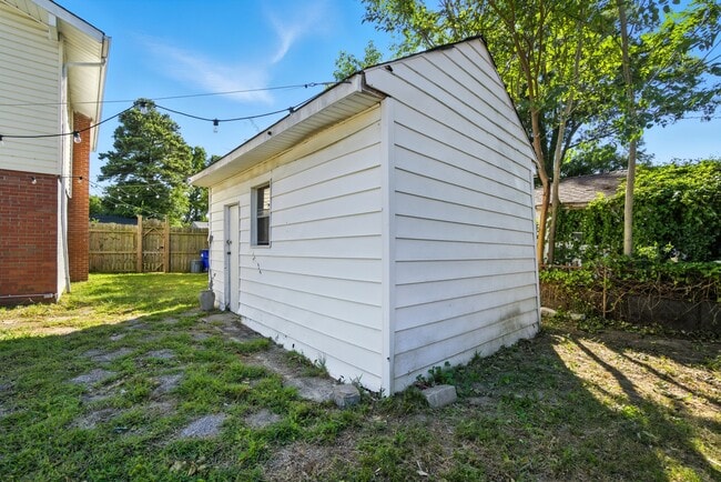 Building Photo - 2918 Somerset Ln