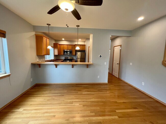 Building Photo - Greenwood Home