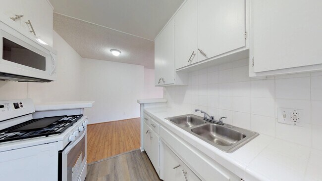 Building Photo - 351 S Manhattan Pl