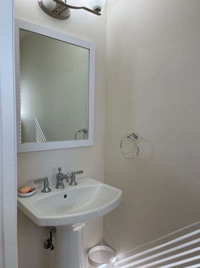 Building Photo - Pet Friendly Kahoma Village Furnished 3 Bed/2.5 Bath Townhome