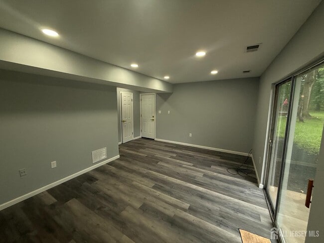 Building Photo - 5 Pelmont Pl