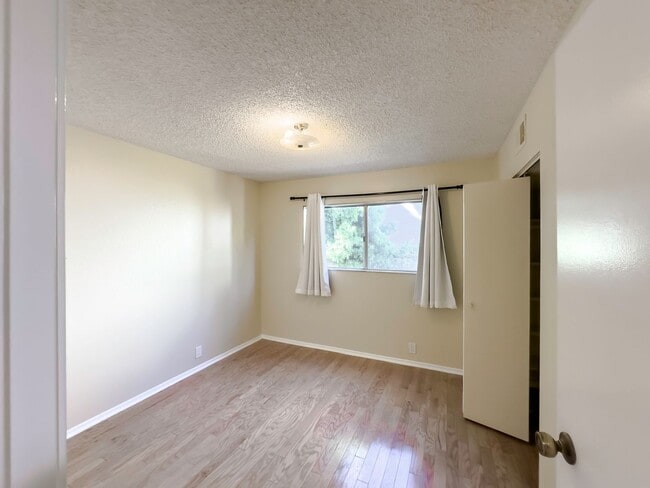 Building Photo - ~POOL HOME~ For Rent in Mission Viejo! 5 Bedrooms!