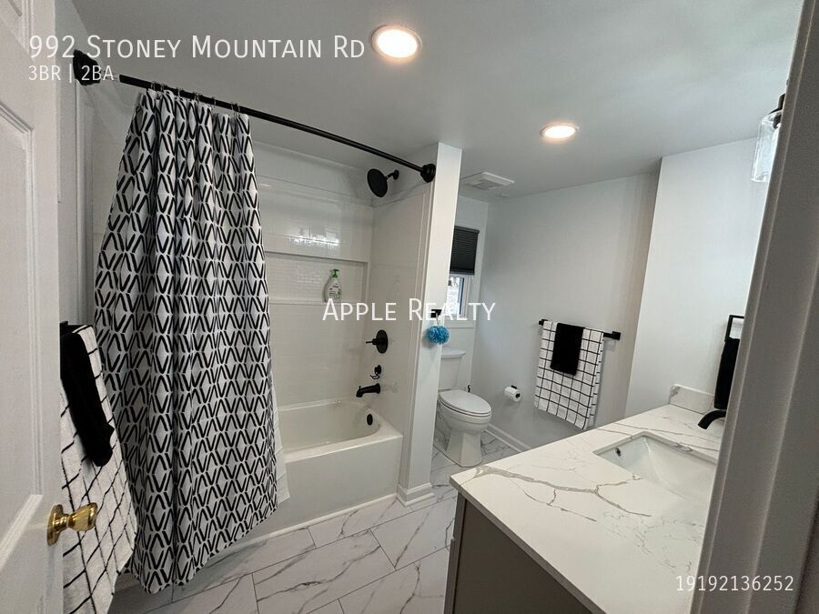 Building Photo - 992 Stoney Mountain Rd