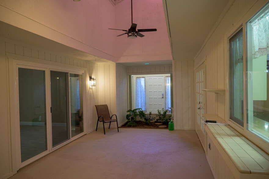 Building Photo - 1822 Cougar Ln