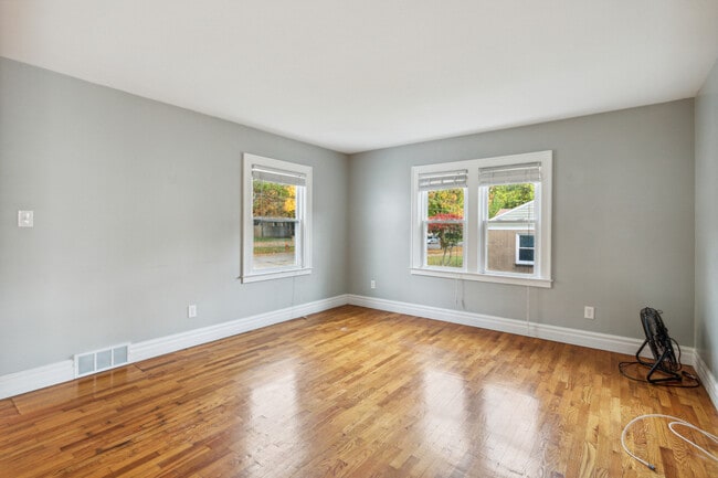 Building Photo - 629 St Clair Ave