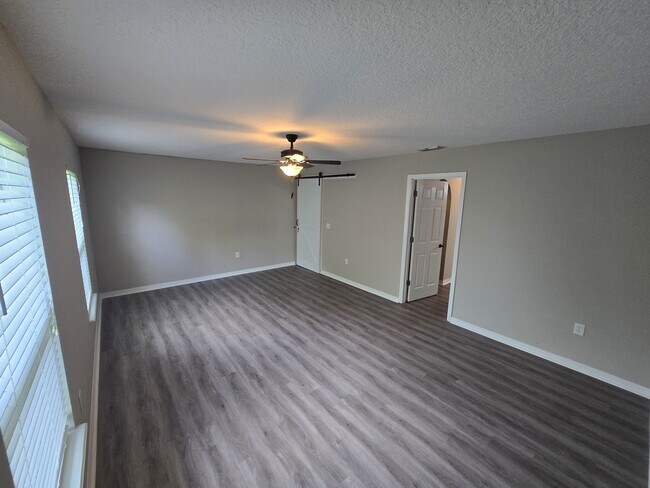 Building Photo - 405 Brooklet Cir