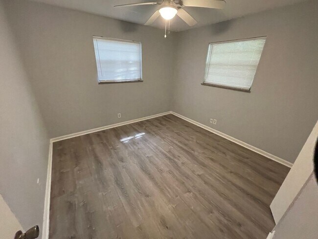 Building Photo - 323-325 Watauga Dr