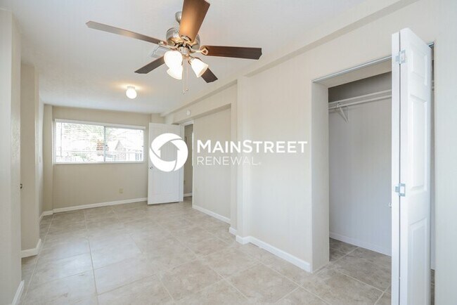 Building Photo - 2 Bedroom Pet-Friendly Home in Tucson, AZ with Main Street Renewal