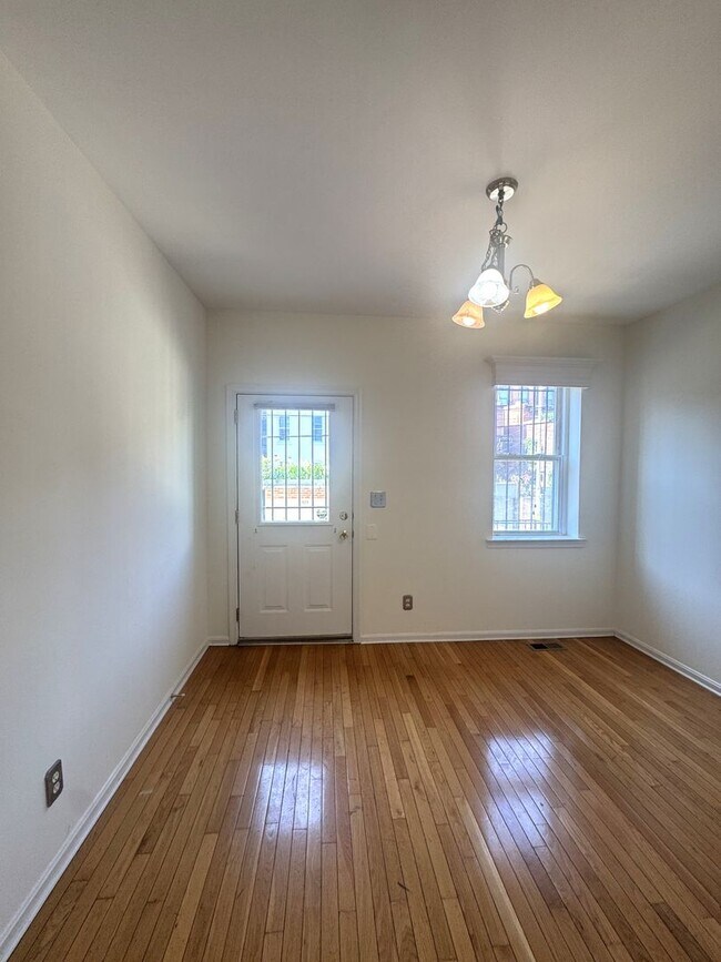 Building Photo - 3BR/1.5BA Historic Townhouse in the Heart of Shaw with Parking