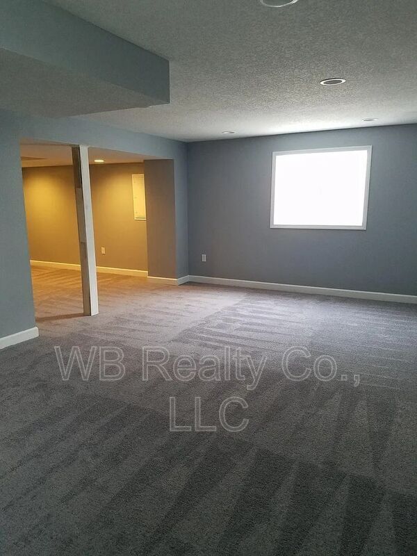 Building Photo - 710 SE Murphy Dr