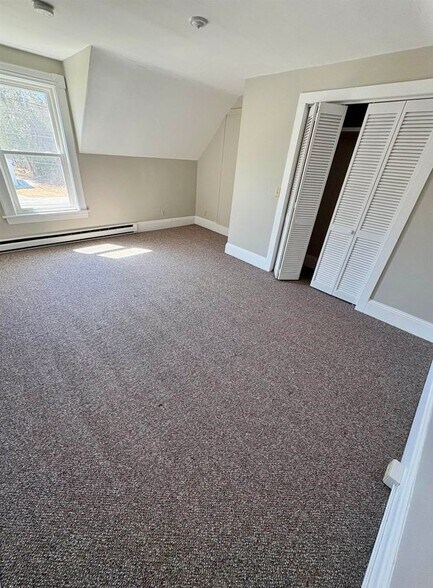 Building Photo - 834 Main St