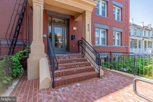 Building Photo - 610 Irving St NW