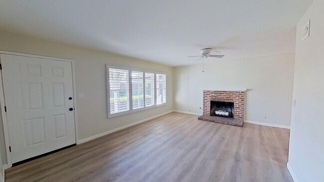 Building Photo - 8011 Taylor Dr