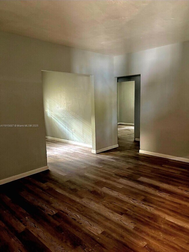 Building Photo - 970 SW 7th St