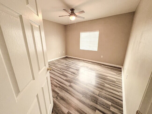 Building Photo - Spacious renovated 3-Bed, 2-Bath in VOB Riverview