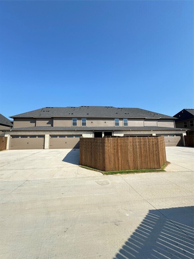 Building Photo - 1905 Ethereal Ln