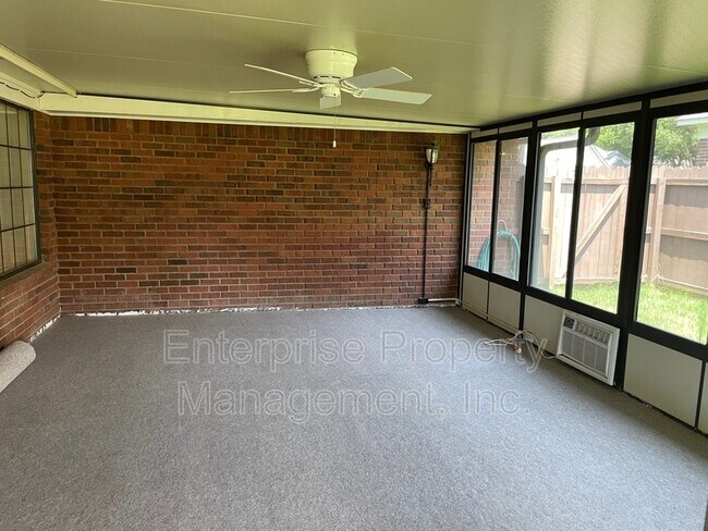 Building Photo - 3840 Charbon Ln