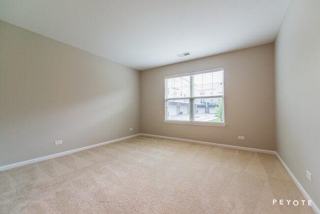 Building Photo - 1252 Evergreen Ave