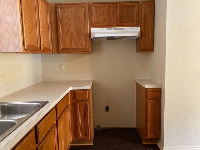 Primary Photo - 1106 Greencroft St