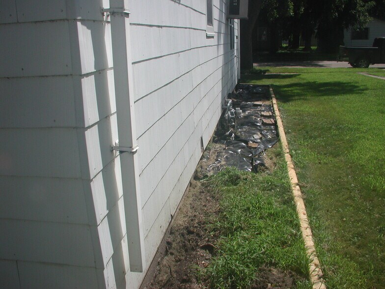 Building Photo - 241 E Ronning Ave