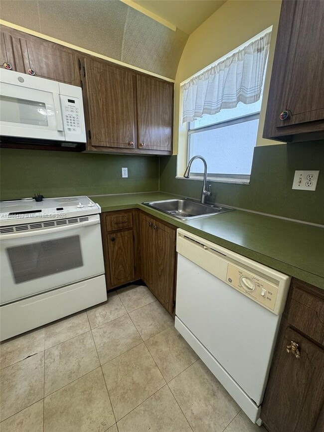 Building Photo - 8450 Sunrise Lakes Blvd
