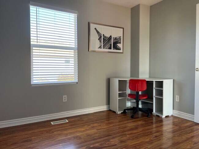 Building Photo - Beautiful Single-Family Home for Rent in Springville!