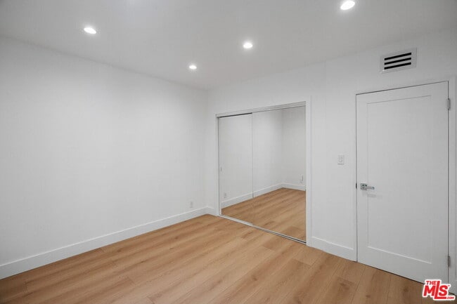 Building Photo - 4807 Woodley Ave