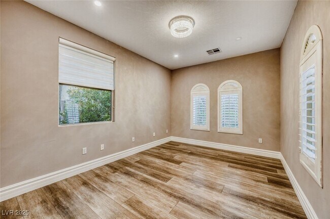 Building Photo - 136 S Buteo Woods Ln