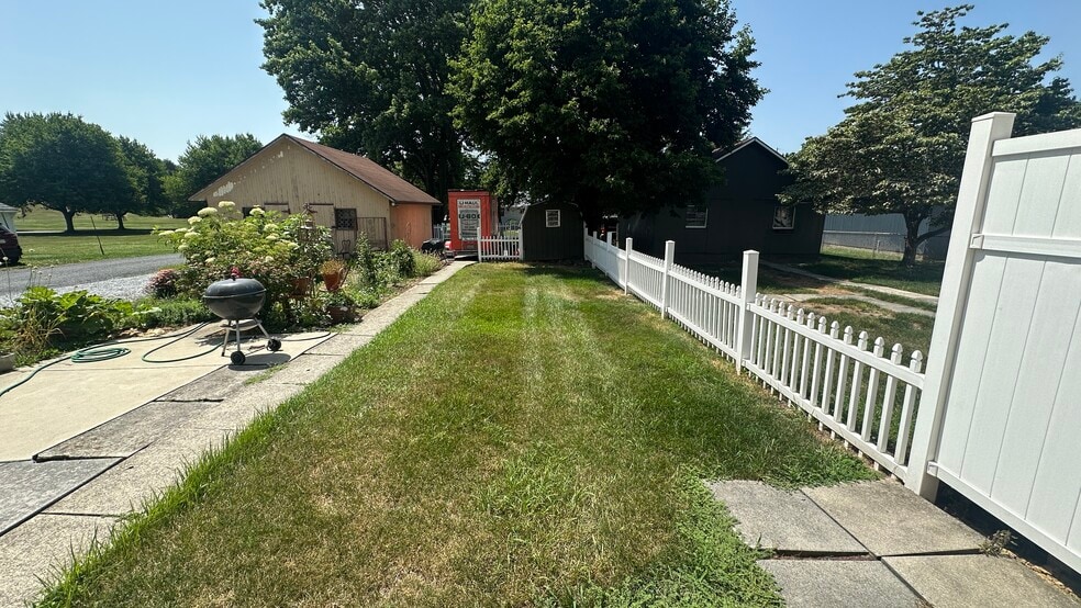 Building Photo - 204 W Carpenter Ave