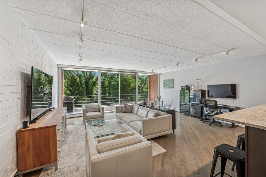 Building Photo - 630 Vernon Ave