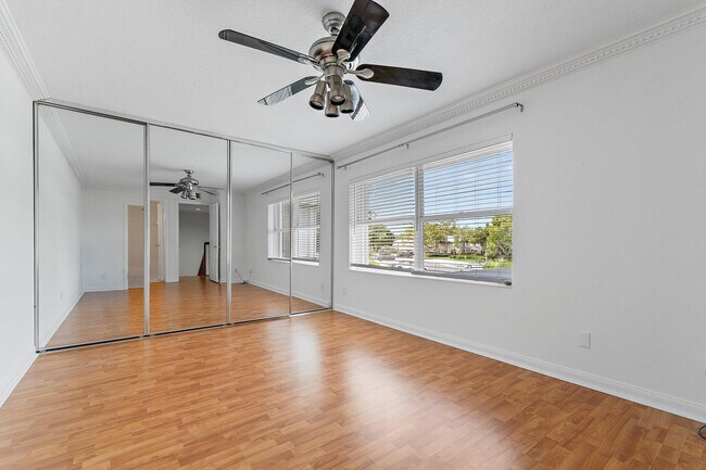 Building Photo - 2406 SW Danbury Ln