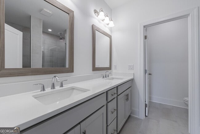 Building Photo - 10744 Davis Dr