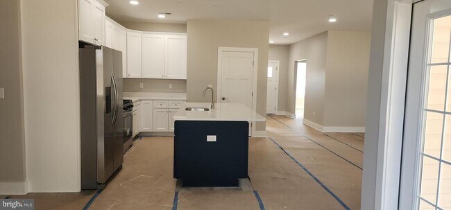 Building Photo - 112 W Main St