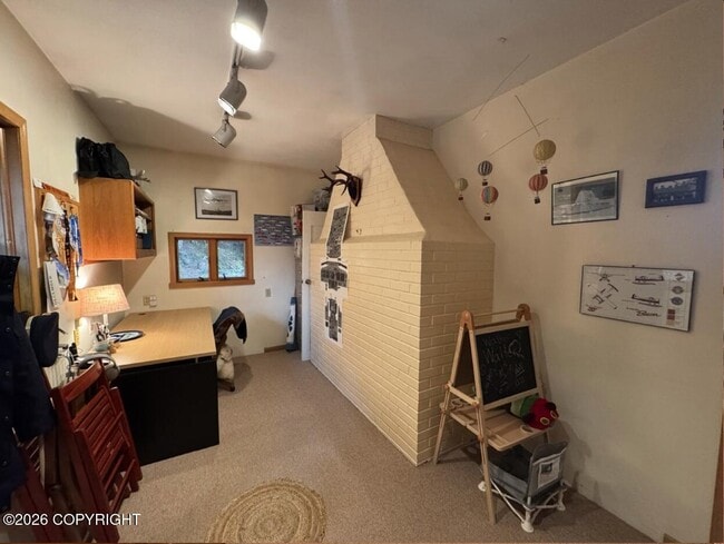 Building Photo - 636 Main St