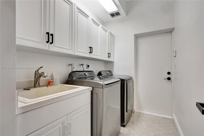 Building Photo - 3715 Starboard Ave