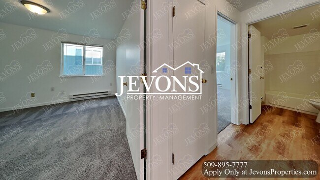 Building Photo - 1722 E 56th St