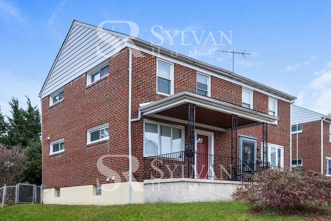 Building Photo - Nice 4BR 2BA Townhome